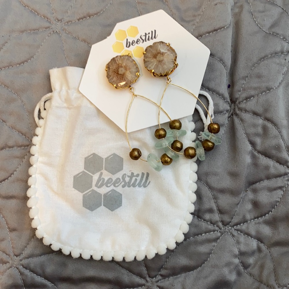 Bee still gold hoop